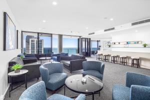 circle on cavill surfers paradise apartments holiday paradise