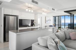 circle on cavill surfers paradise apartments holiday paradise