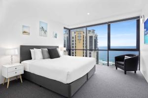 circle on cavill surfers paradise apartments holiday paradise