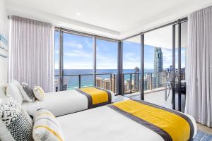 circle on cavill surfers paradise apartments holiday paradise