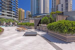 circle on cavill surfers paradise apartments holiday paradise