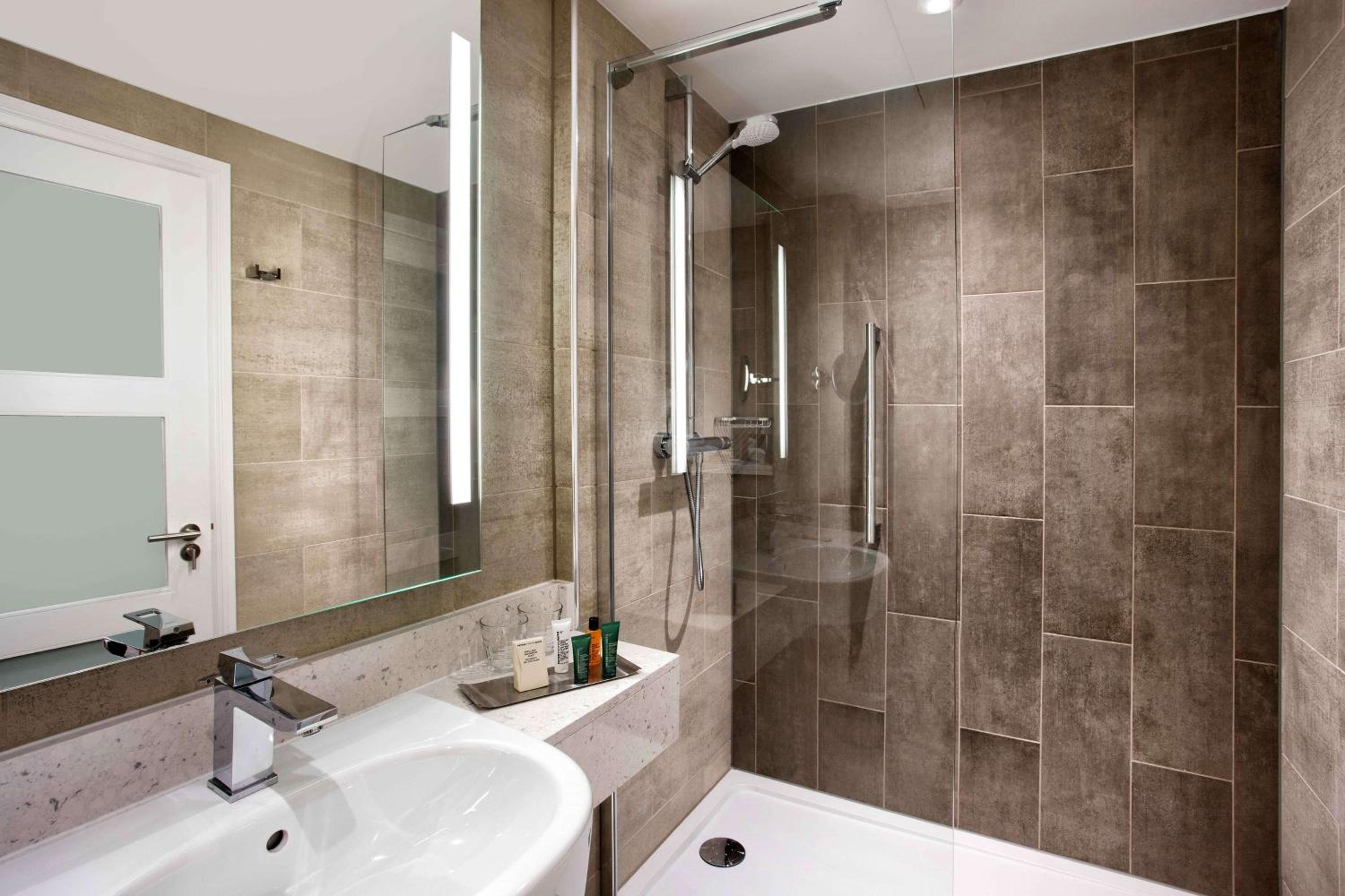 hilton edinburgh carlton