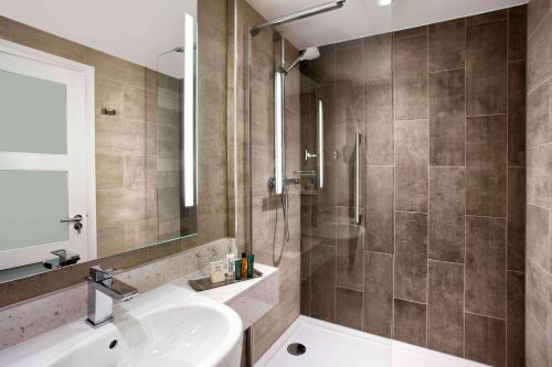 hilton edinburgh carlton