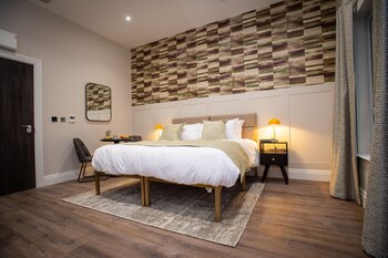 the gresham aparthotel