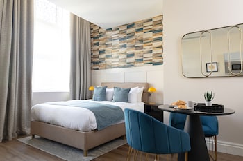 the gresham aparthotel