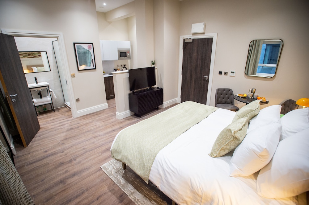 the gresham aparthotel