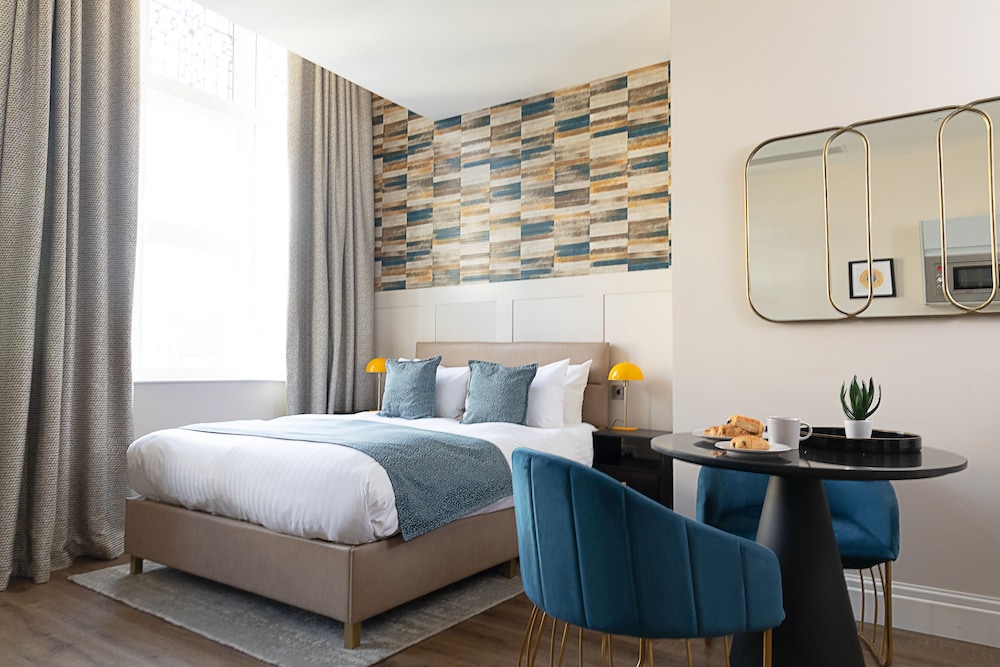 the gresham aparthotel