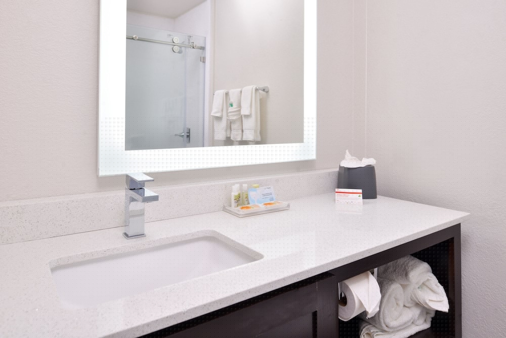 holiday inn and suites dallas addison by ihg