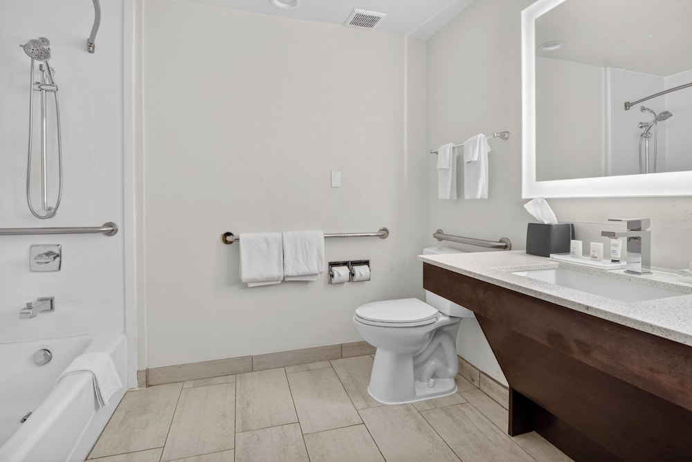holiday inn and suites dallas addison by ihg