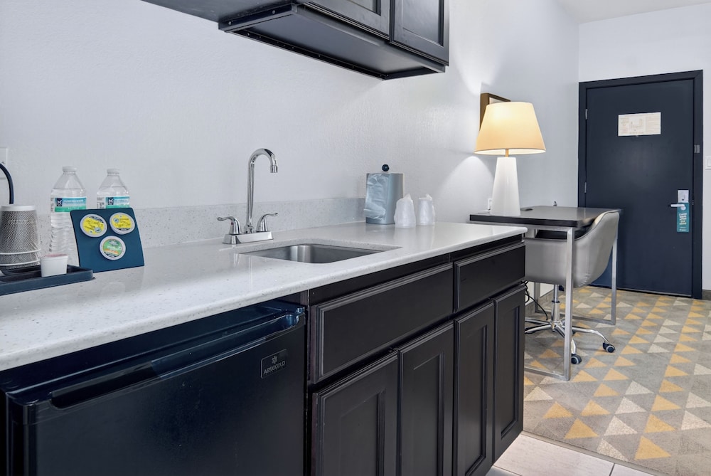 holiday inn and suites dallas addison by ihg