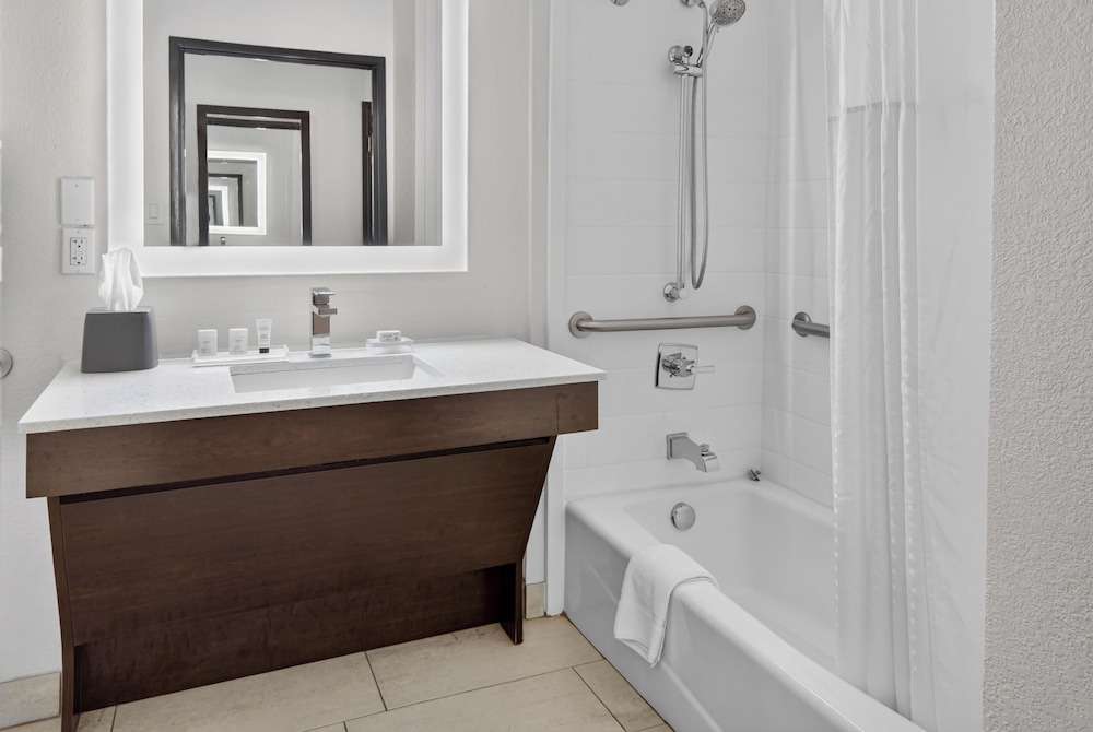 holiday inn and suites dallas addison by ihg