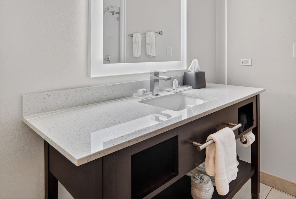 holiday inn and suites dallas addison by ihg