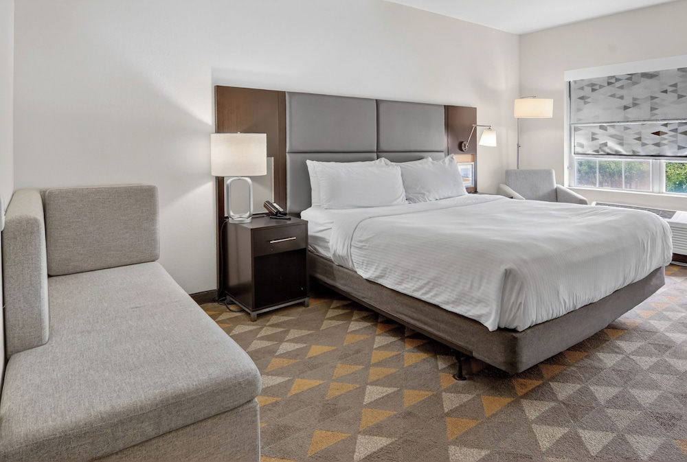 holiday inn and suites dallas addison by ihg