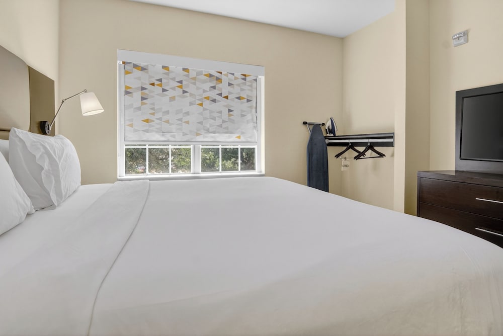 holiday inn and suites dallas addison by ihg