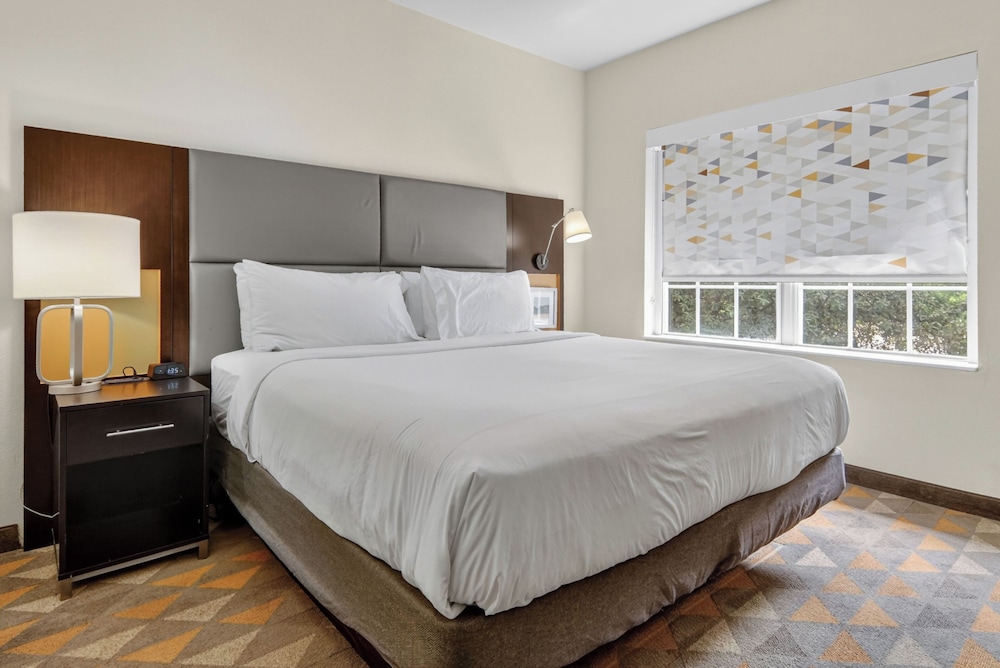 holiday inn and suites dallas addison by ihg