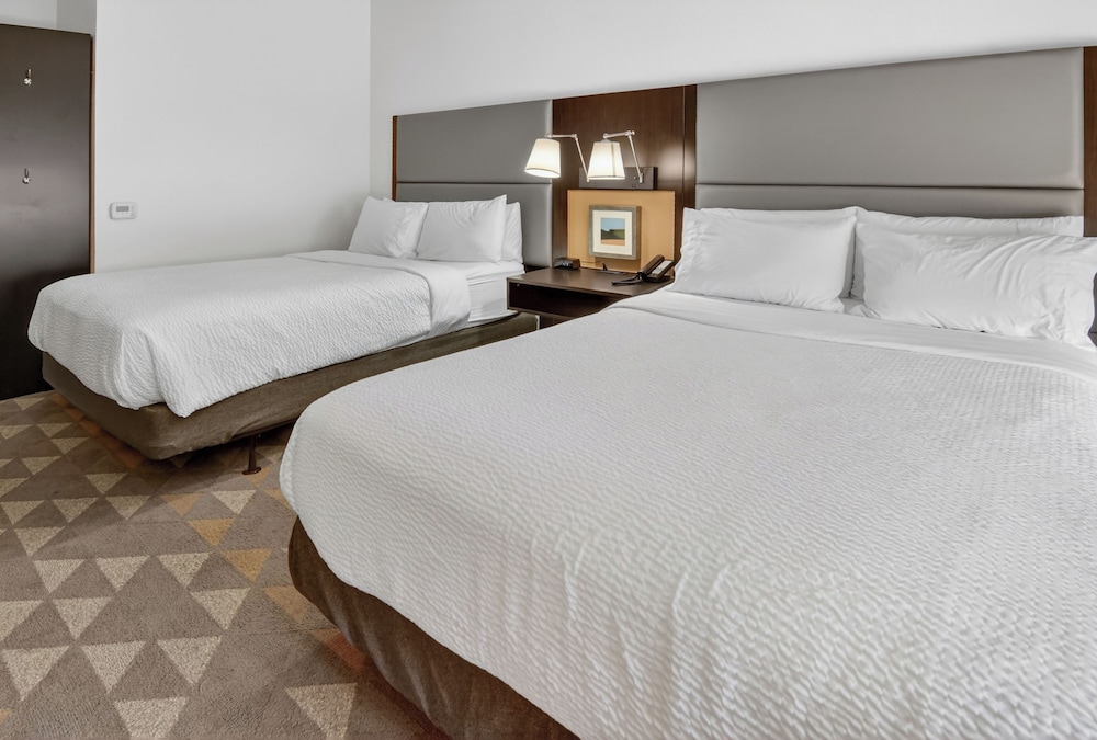holiday inn and suites dallas addison by ihg