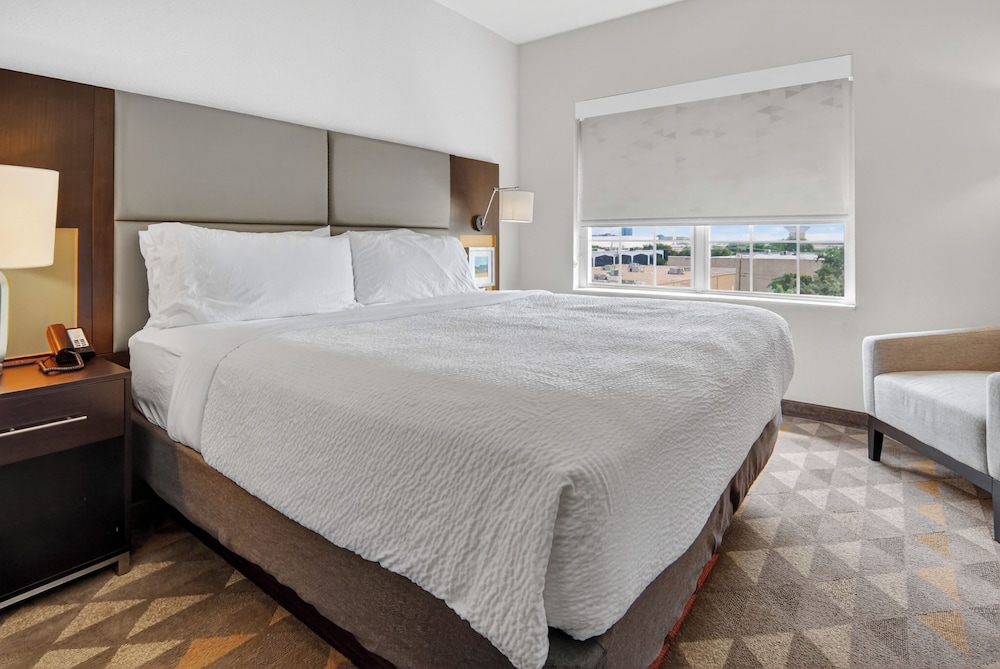 holiday inn and suites dallas addison by ihg