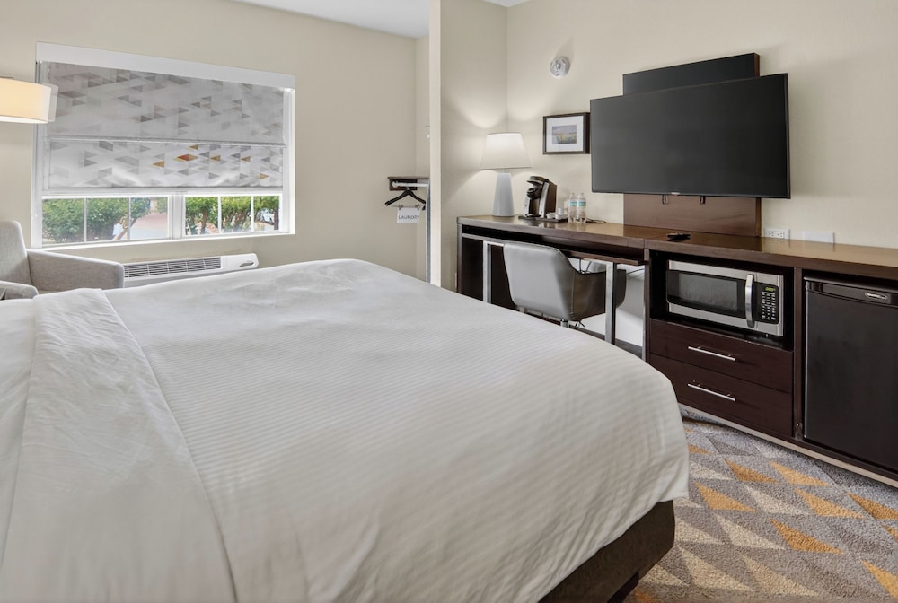 holiday inn and suites dallas addison by ihg