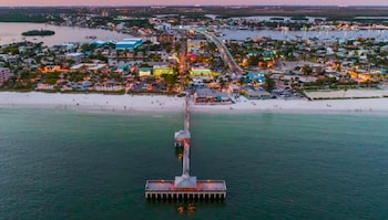 latitude 26 waterfront boutique resort fort myers beach