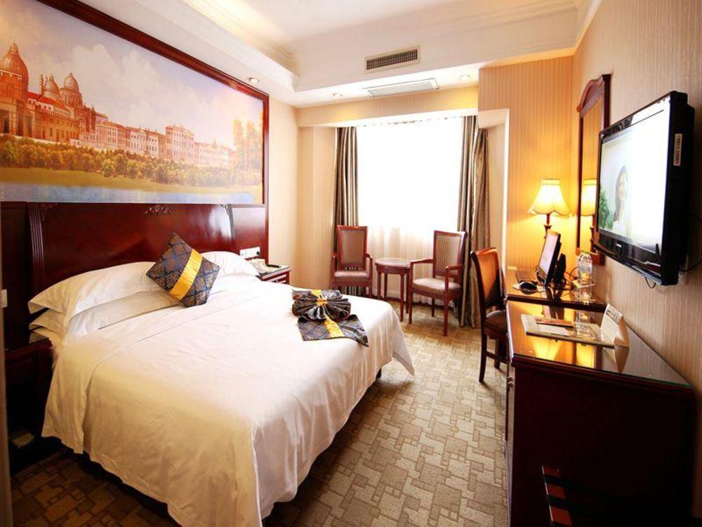 vienna hotel nanning train station