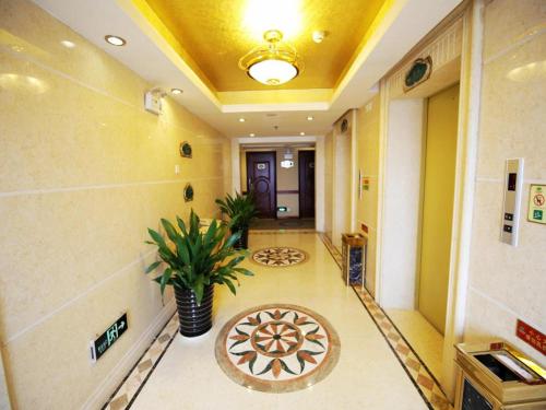 vienna hotel nanning train station
