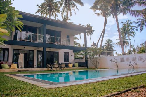 parangi weligama bay