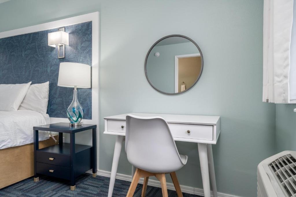 the hamilton lakefront and studio suites hot springs