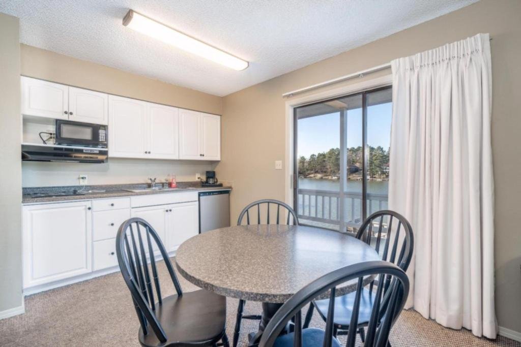 the hamilton lakefront and studio suites hot springs