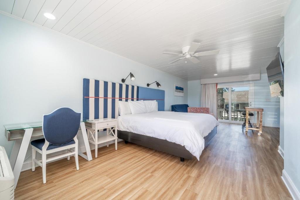 the hamilton lakefront and studio suites hot springs