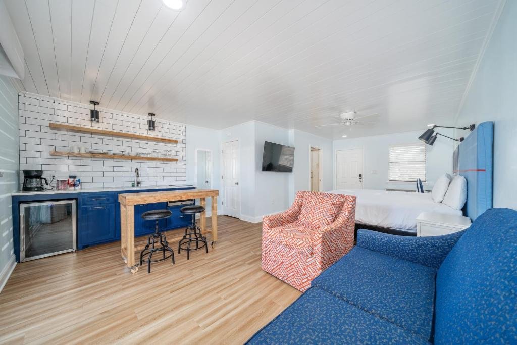 the hamilton lakefront and studio suites hot springs