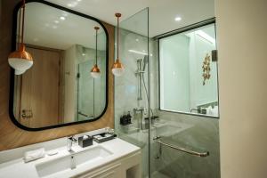 luwansa hotel and convention center manado