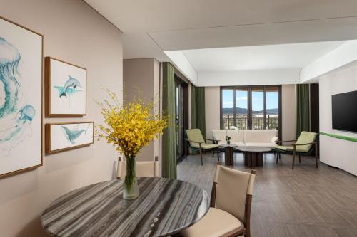 holiday inn resort sanya bay by ihg