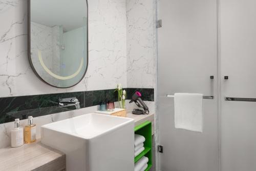 holiday inn resort sanya bay by ihg