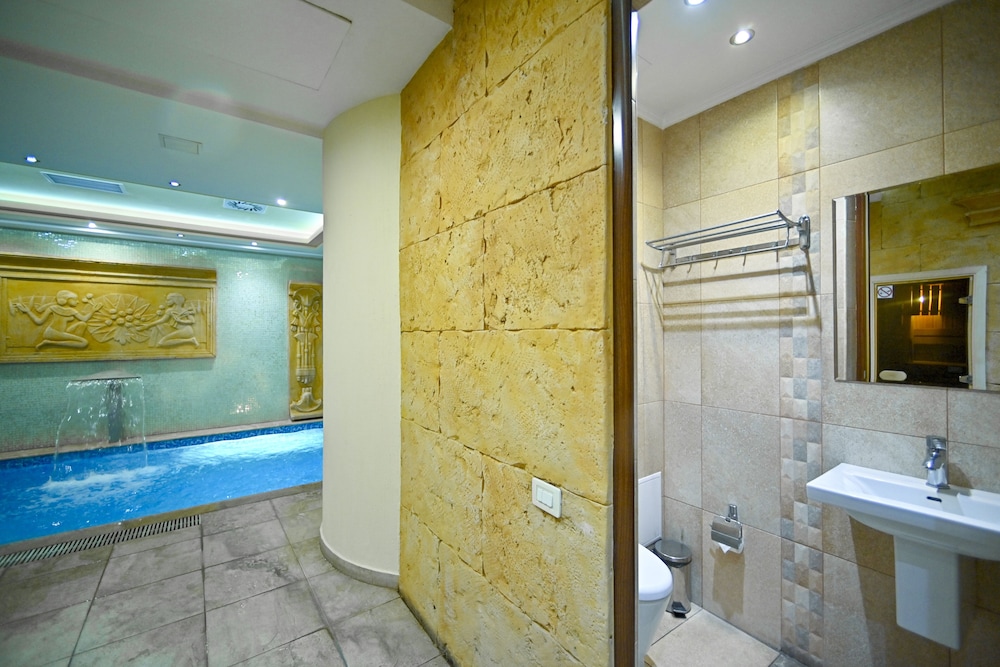 grace forum hotel