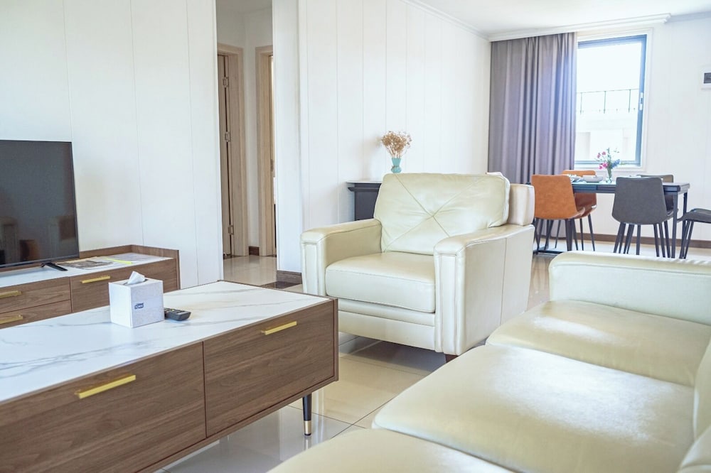 phoenix apartment by link