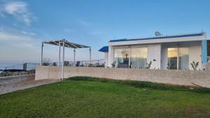Holiday Beach Resort,,3 star