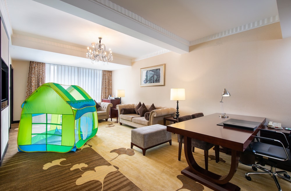 holiday inn west and east century city