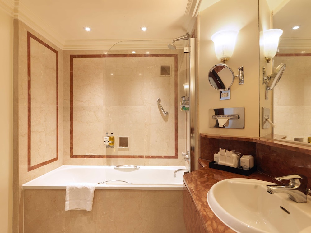 radisson blu hotel london leicester square