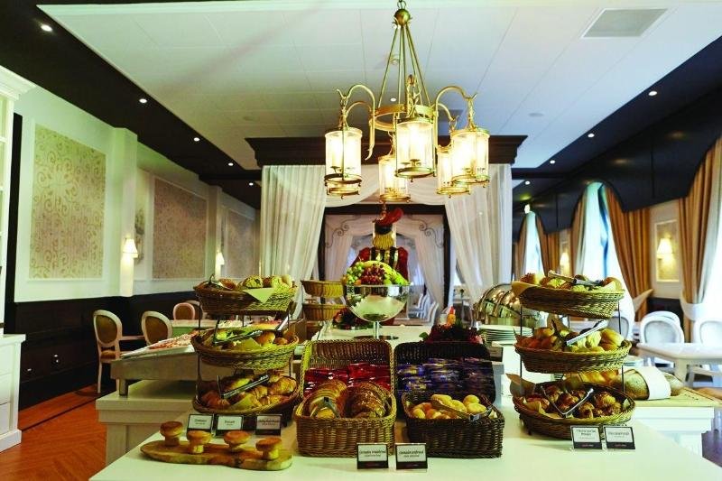 efteling wonder hotel theme park tickets included