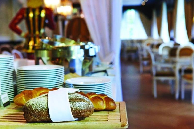 efteling wonder hotel theme park tickets included