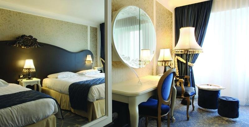 efteling wonder hotel theme park tickets included