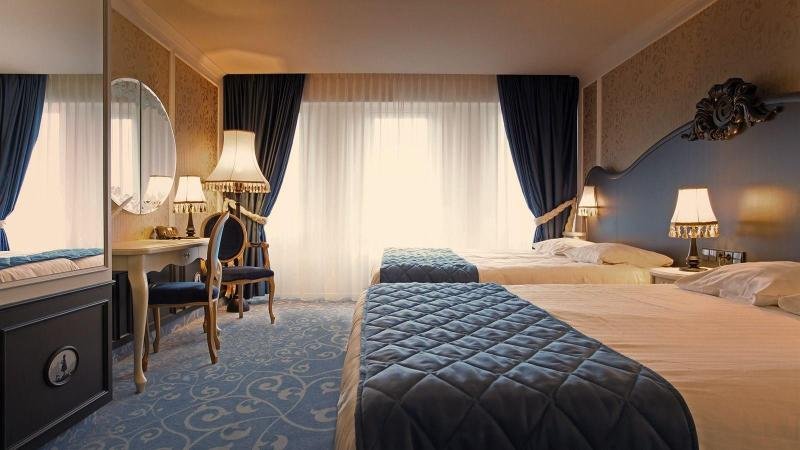 efteling wonder hotel theme park tickets included