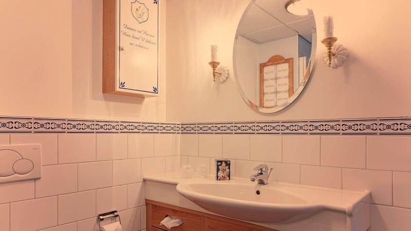 efteling wonder hotel theme park tickets included