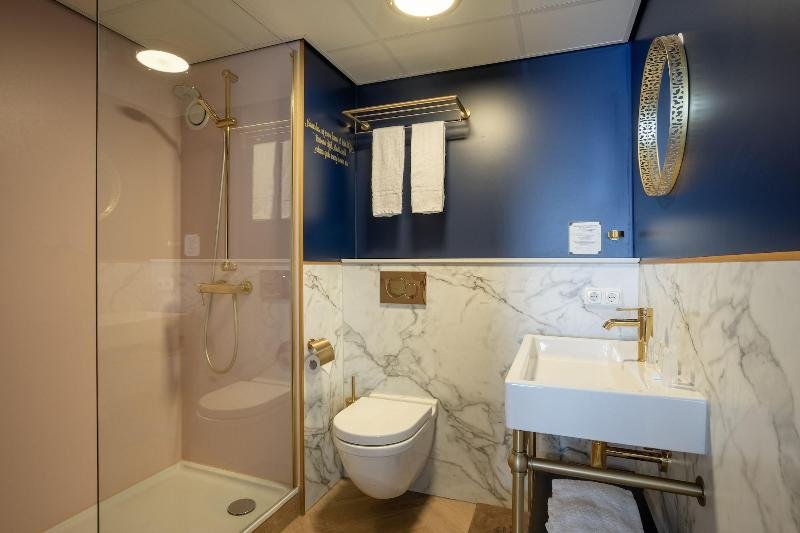 efteling wonder hotel theme park tickets included