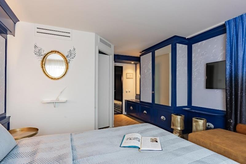 efteling wonder hotel theme park tickets included