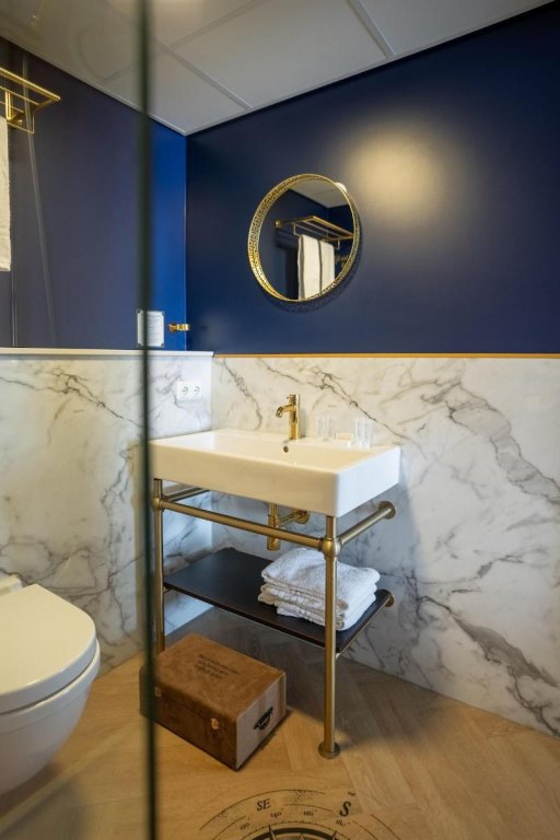 efteling wonder hotel theme park tickets included