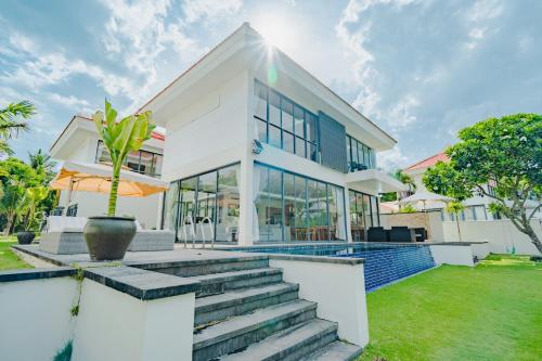 the ocean resort vinacapital danang resort limited