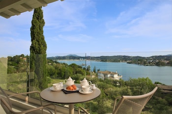 rodostamo villas adults friendly