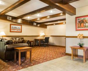 Clarion Inn & Suites At The Outlets Of Lake George,New York>>Lake George,3 star