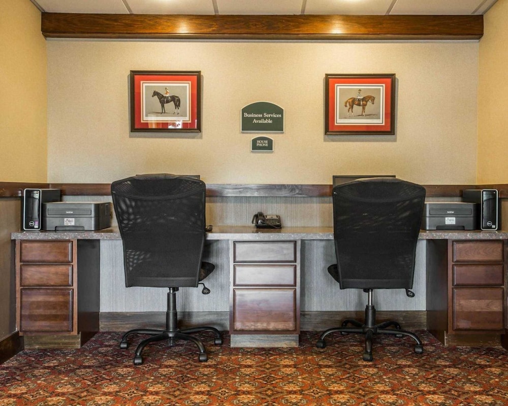 clarion inn and suites at the outlets of lake george